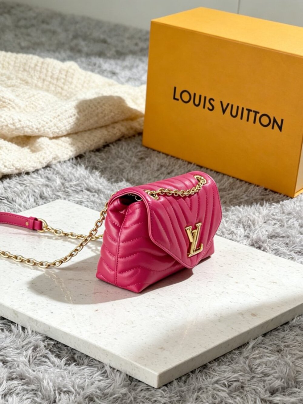 Louis Vuitton NEW WAVE CHAIN BAG MM - Picture 4 of 6